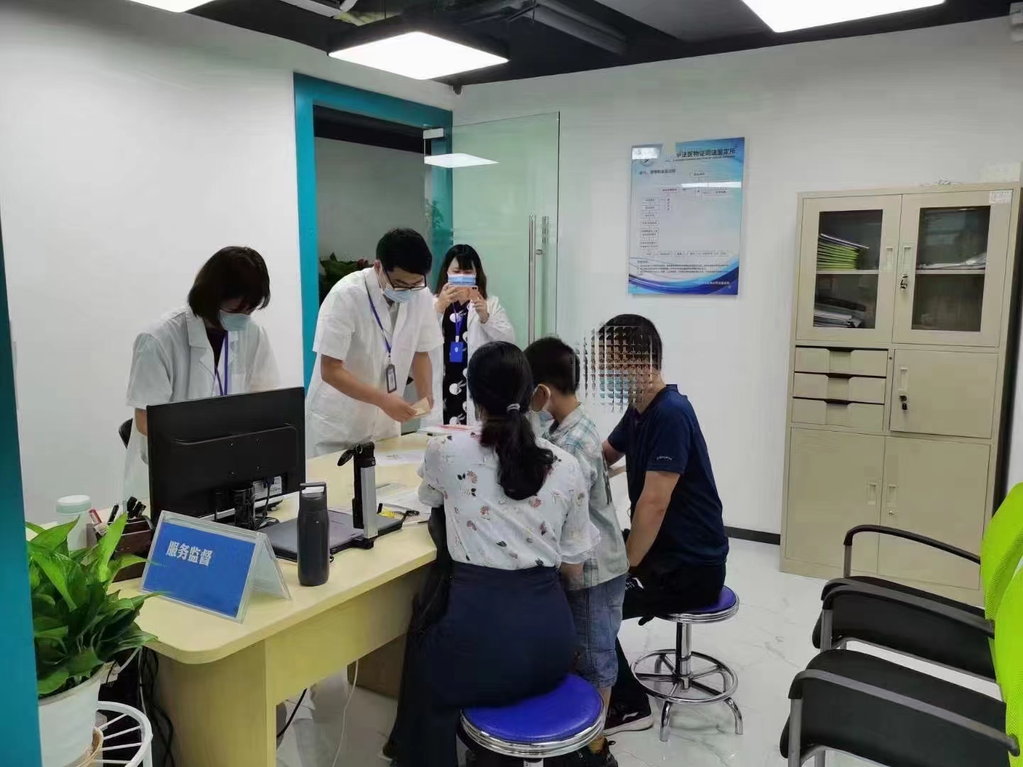 亲子鉴定要多少钱